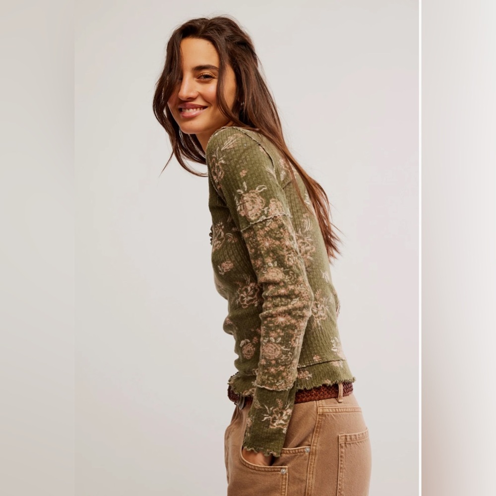 We The Free Clover Printed Thermal Top Olive Floral Size Small - Picture 2 of 9